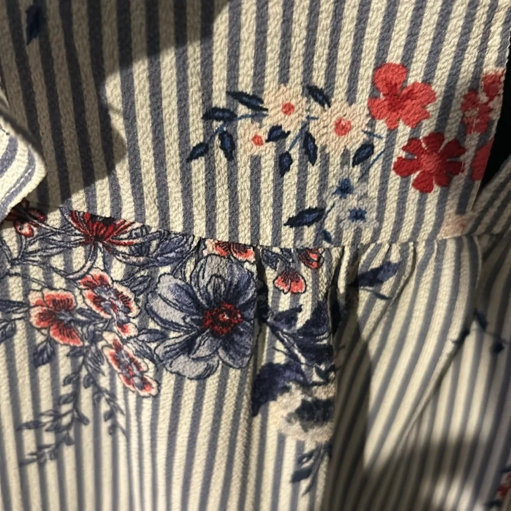 Xhilaration cold shoulder blouse - Picture 4 of 5